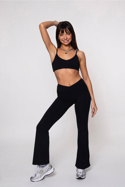 Pantalones acampanados Utopie en negro