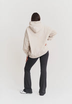 Chaqueta gris con cremallera invisible