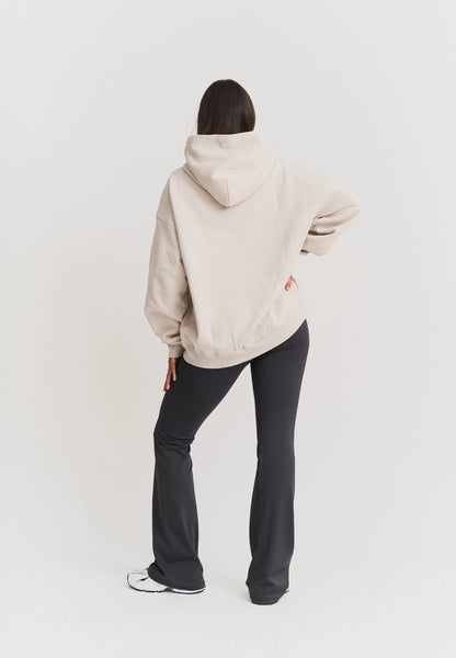 Chaqueta gris con cremallera invisible