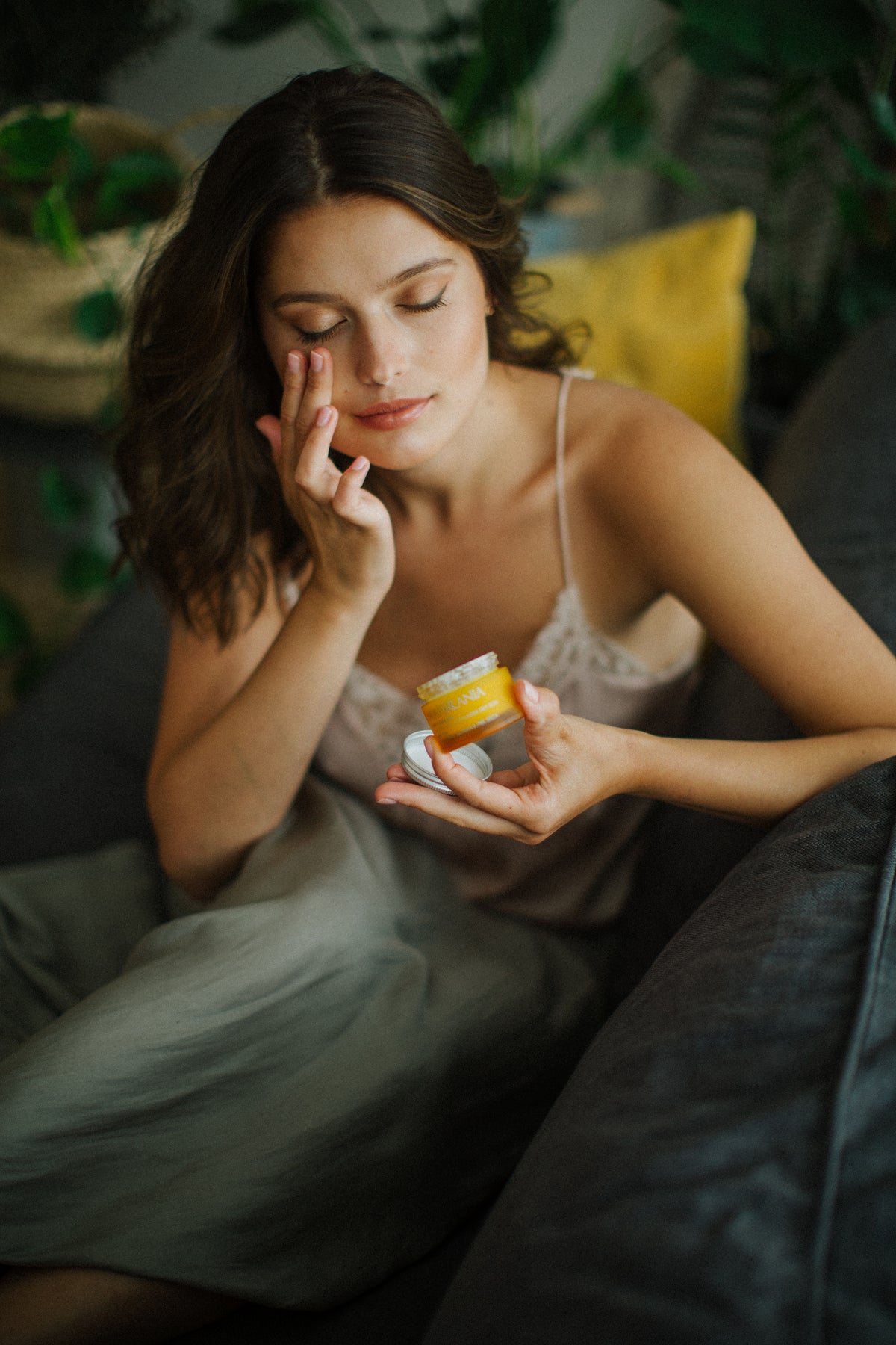 Organic eye contour