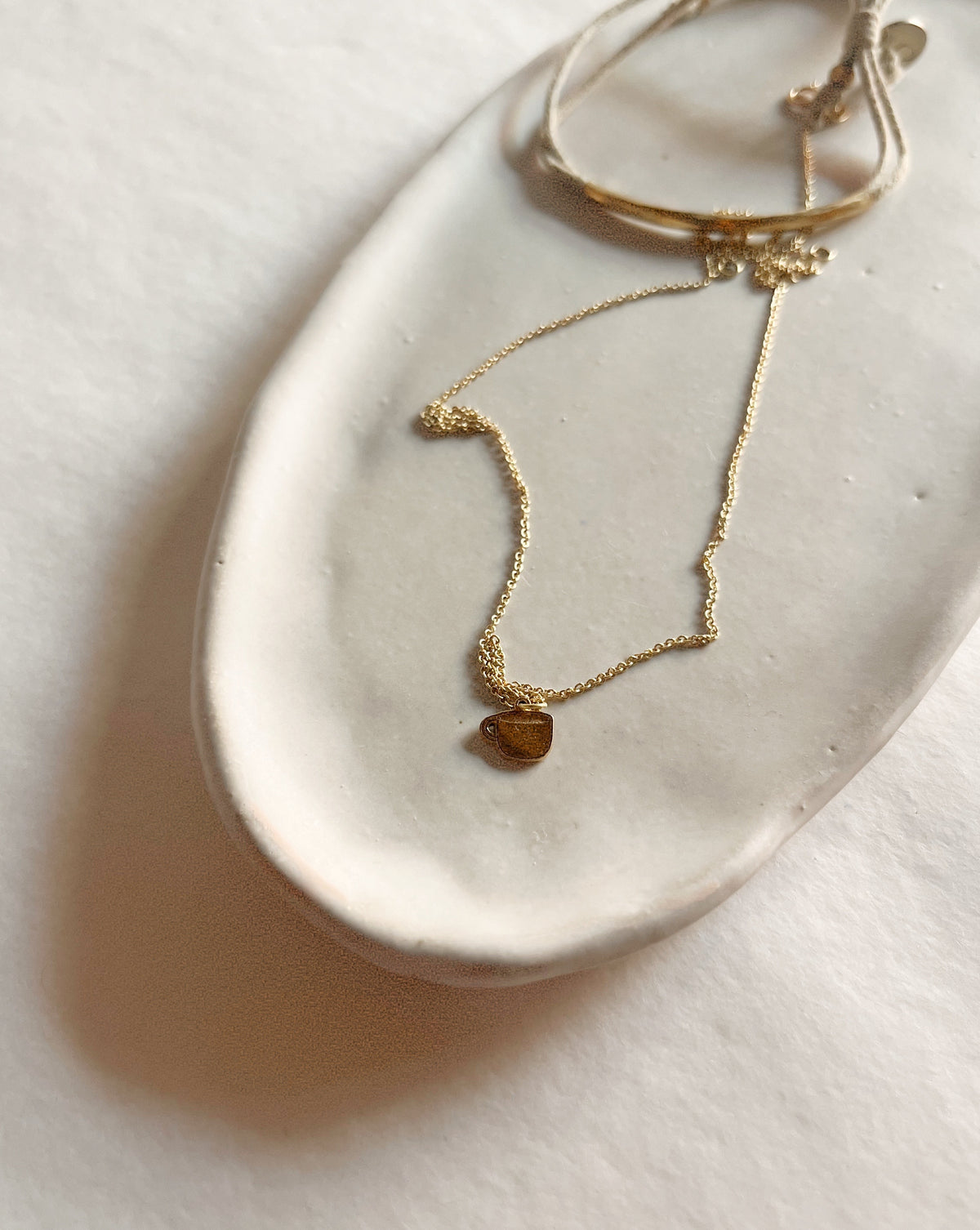 White matt irregular plate