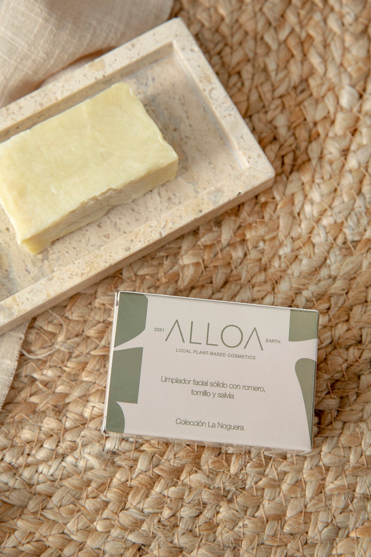 Solid facial cleanser bar Alloa