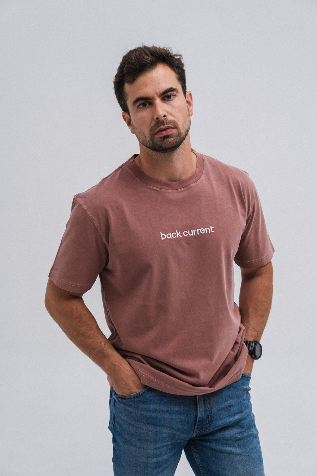 Camiseta unisex bordada de algodón orgánico Dusty Rose