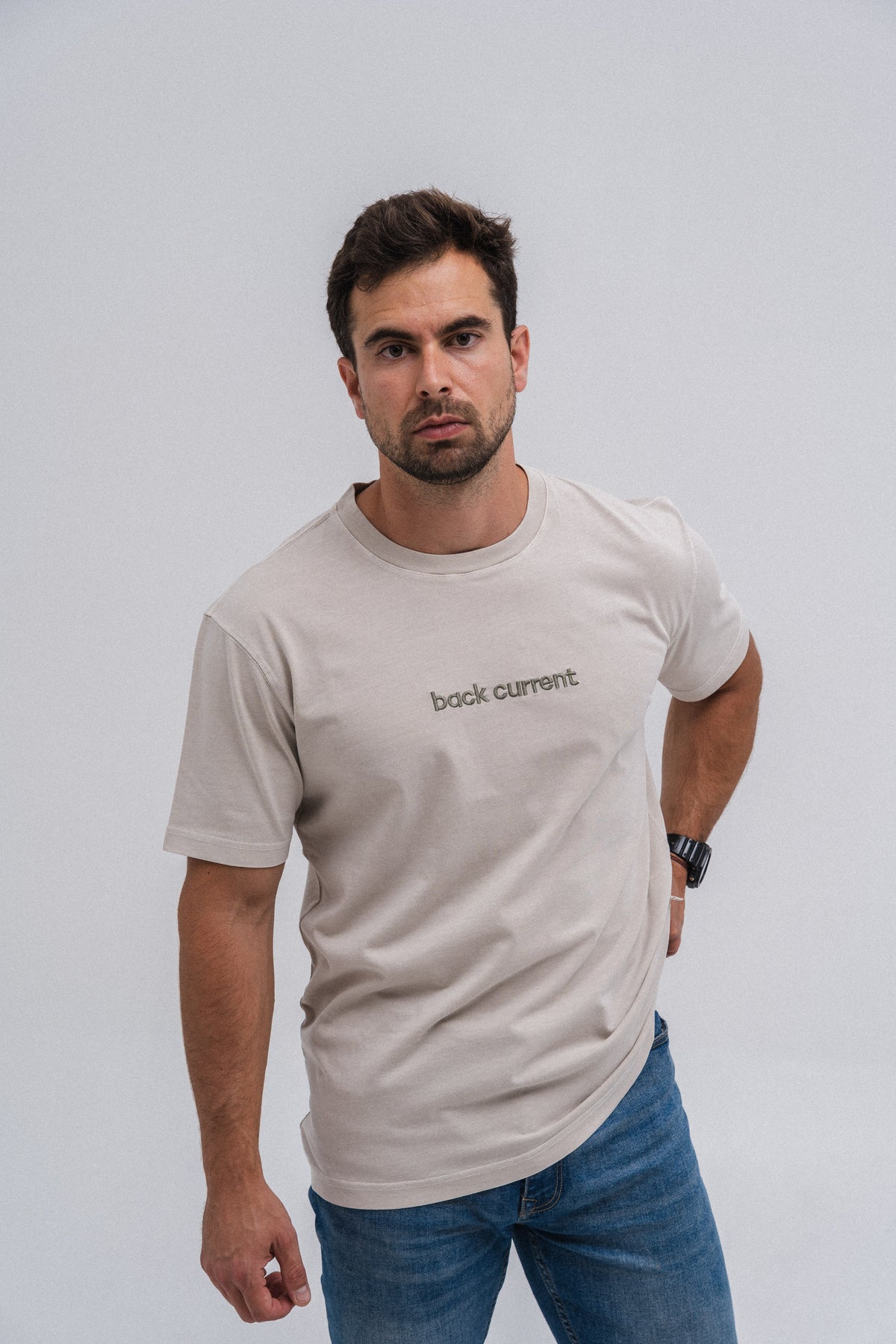 Camiseta unisex bordada de algodón orgánico White Pearl