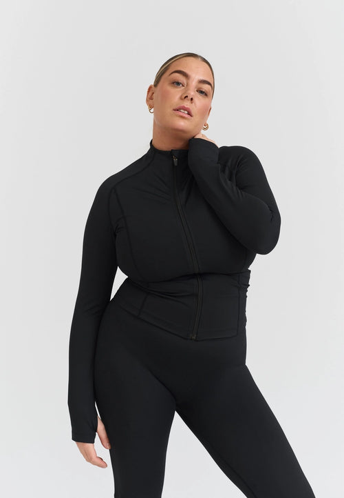 Chaqueta gris con cremallera invisible
