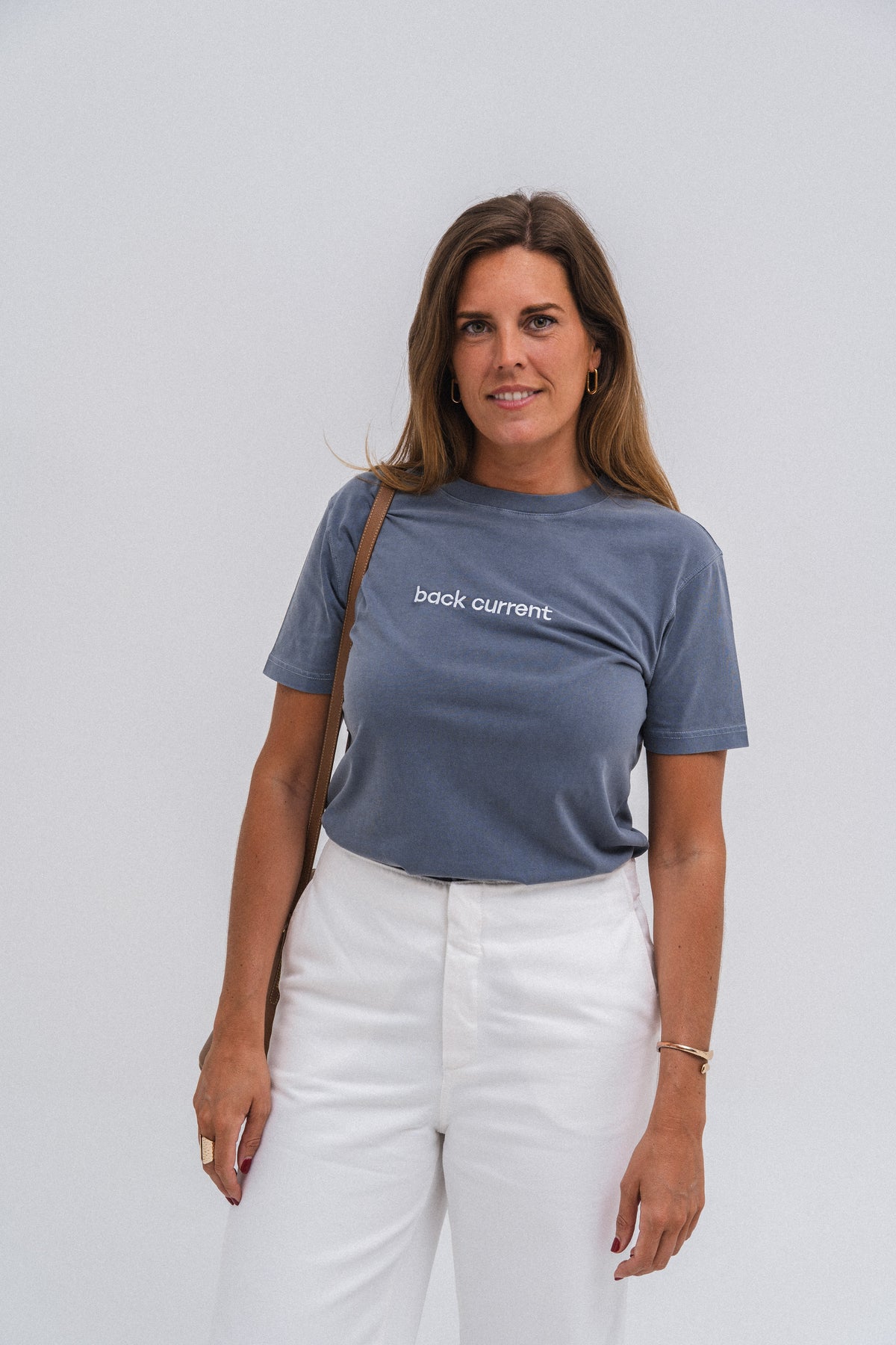 Camiseta unisex bordada de algodón orgánico Blue Storm