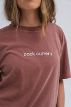 Camiseta unisex bordada de algodón orgánico Dusty Rose