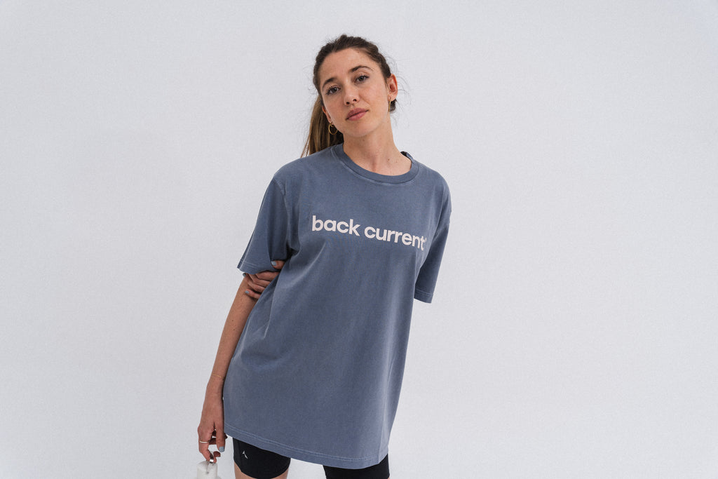 Camiseta unisex bordada de algodón orgánico Blue Storm